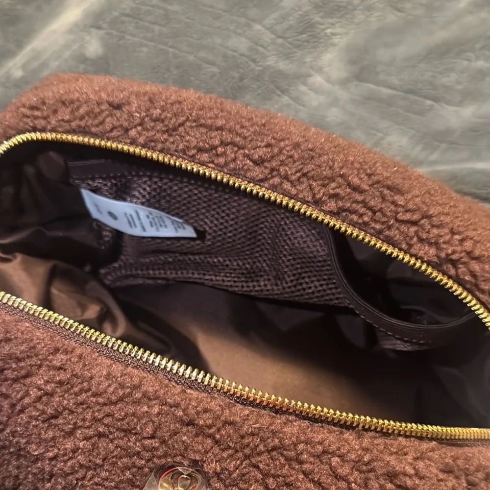 Lululemon Feeling Ready Fleece Pouch
